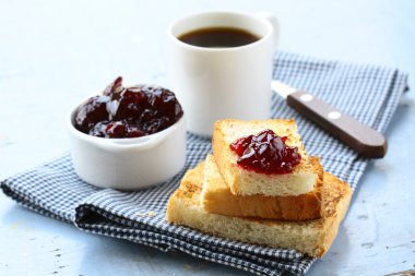 Kahvaltı tost ve Vişne Reçeli