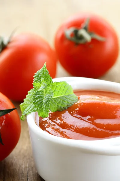 Naturalny sos ze świeżych pomidorów — Zdjęcie stockowe
