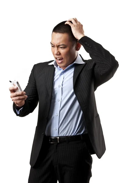 Jovem irritado gritando usando celular — Fotografia de Stock
