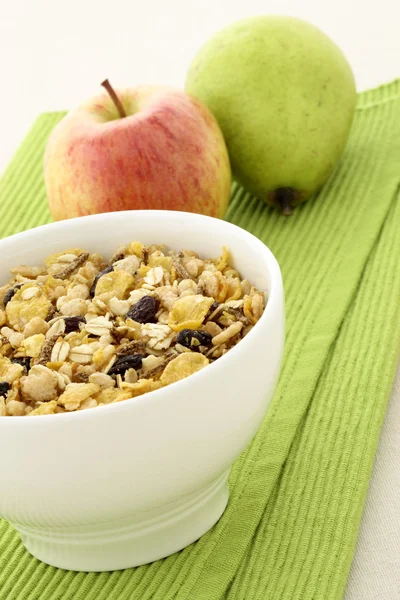 Egészséges granola és friss gyümölcsök — Stock Fotó