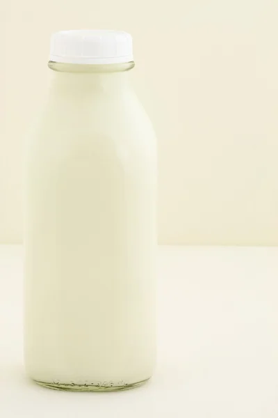 쿼트 유리 우유 병 — 스톡 사진