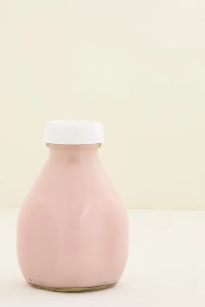 Pinta di latte fresco alla fragola — Foto Stock