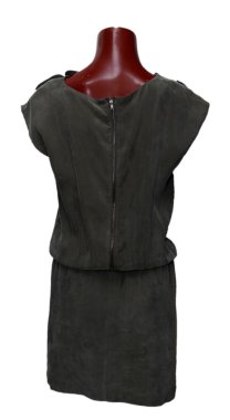 manken üzerinde beyaz izole şık elbise