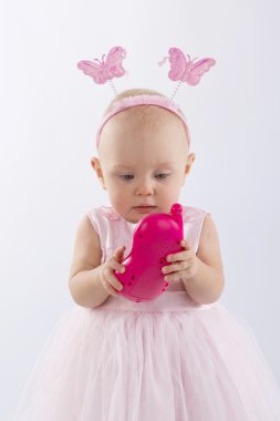 telefon ile çocuk oynadı