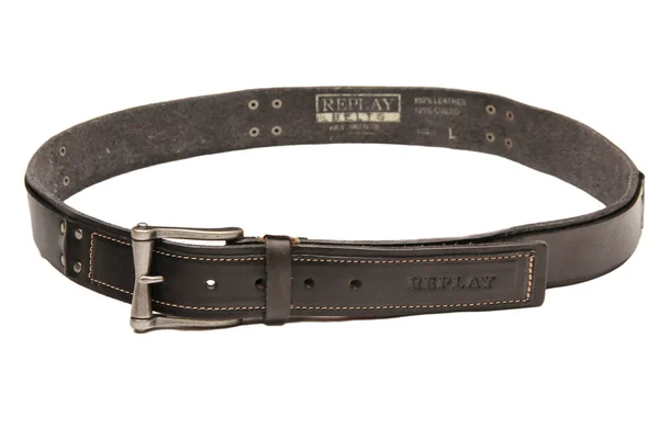 Cinturón de cuero sobre un fondo blanco — Foto de Stock