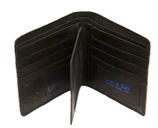 Offene schwarze Brieftasche. auf weißem Hintergrund — Stockfoto