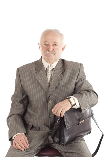De man met een zwarte lederen tas op een witte achtergrond — Stockfoto