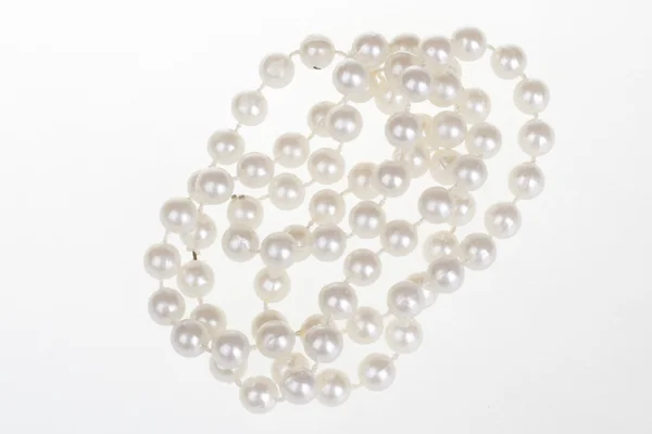 Perls izolovaných na bílém pozadí — Stock fotografie