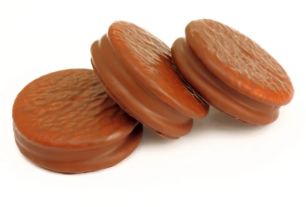 Stack av tre choklad grädde kakor — Stockfoto