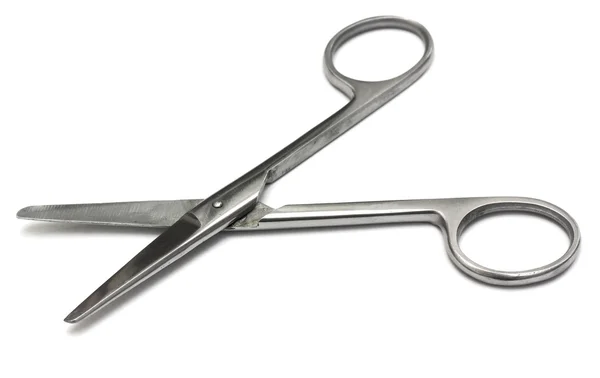 Tesouras médicas de metal em um fundo branco — Fotografia de Stock