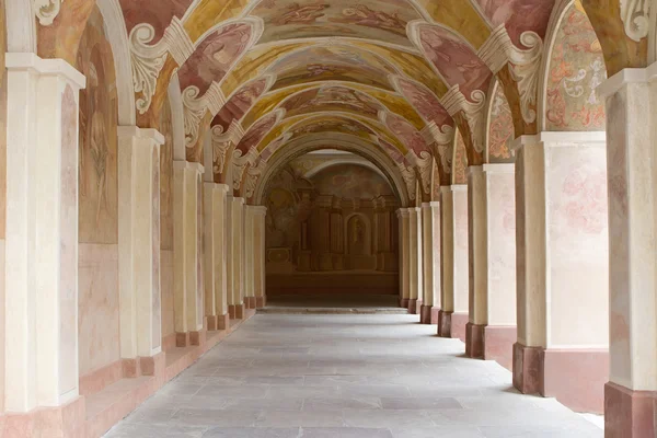 Dekorativt utsmyckade korridor — Stockfoto