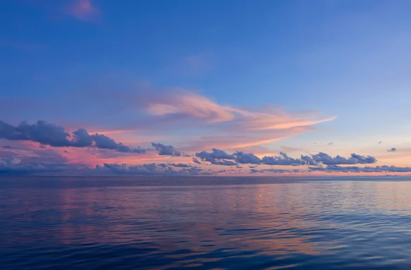 Pôr-do-sol no mar nas Filipinas — Fotografia de Stock
