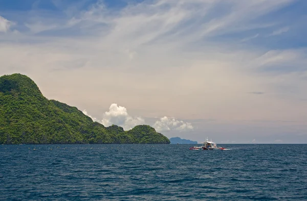 Statek na morzu Filipiny — Zdjęcie stockowe