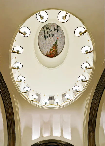Interior of metro station Mayakovskaya in Moscow — Stock Photo, Image