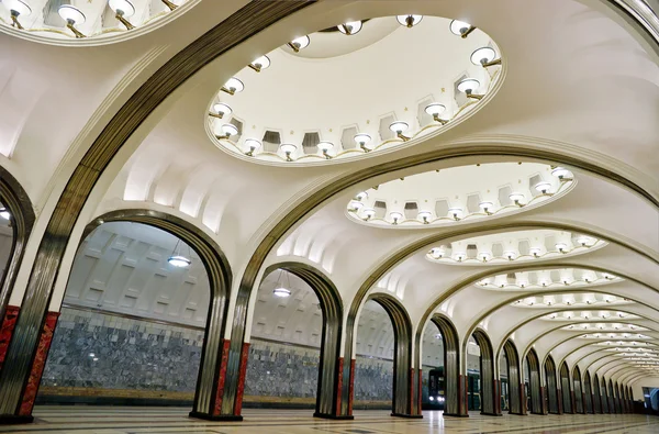 在莫斯科地铁站 mayakovskaya — 图库照片