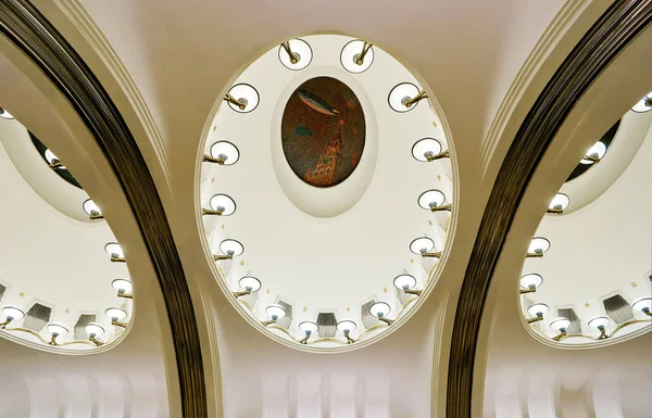 Interior of metro station Mayakovskaya in Moscow — Stock Photo, Image