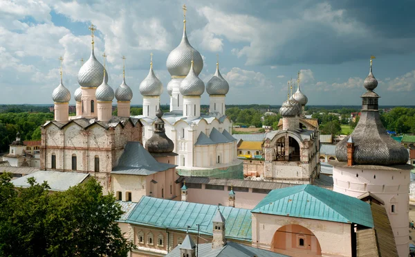 Catedral da Assunção e igreja da Ressurreição em Rostov — Fotografia de Stock