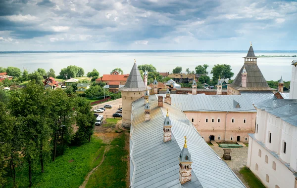 View of Kremlin of ancient town of Rostov and Nero Lake — Stock Photo, Image