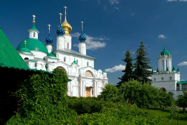Zachatievsky Cathedral of the Spaso-Yakovlevsky monastery in Rostov — Stock Photo, Image