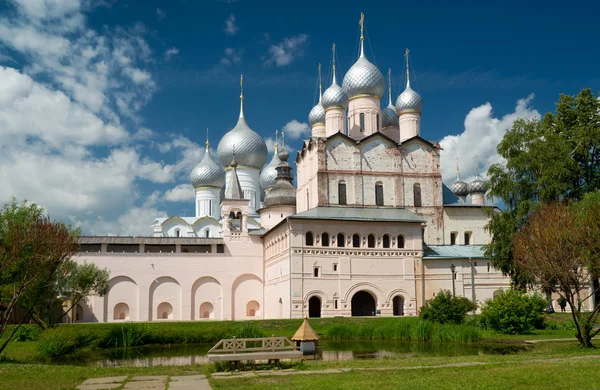 De kerk van resurrection in kremlin van rostov, Rusland. — Stockfoto