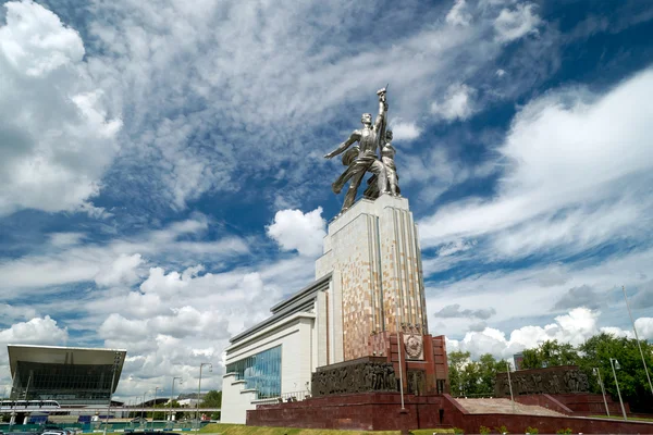 Famous soviet monument Worker and Kolkhoz Woman, Moscow — Stock Photo, Image