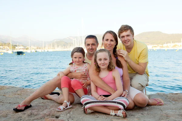 Familie im Urlaub — Stockfoto