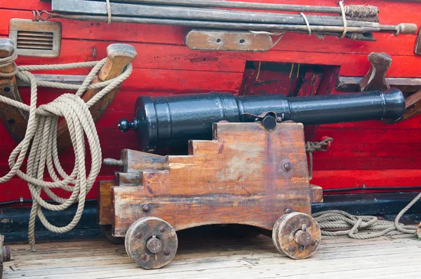 Arma de navio antigo pequeno — Fotografia de Stock