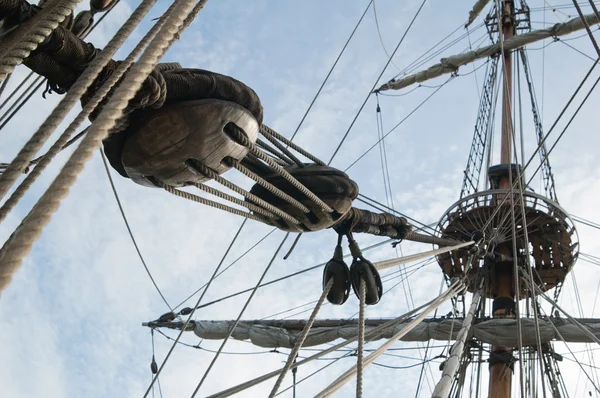 Eski bir yelkenli gemisinin donanımı — Stok fotoğraf
