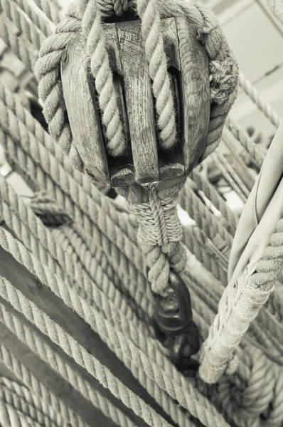 Rigging of an ancient sailing vessel — Stock Photo, Image