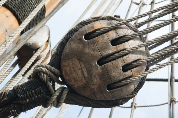 Rigging of an ancient sailing vessel — Stock Photo, Image
