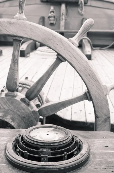 古代帆船的方向盘 — 图库照片