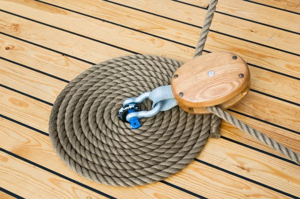 Close-up shot of rope. Taken at a shipyard. — Stock Photo, Image