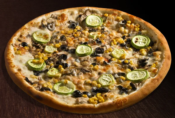 Pizza alle verdure with vegetable marrow, corn, olives and mushrooms - isolated — Stock Photo, Image