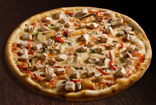 Pizza pollo with chicken breast, bell pepper and mushrooms - isolated — Stock Photo, Image