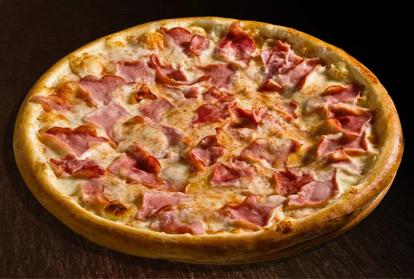 Pizza ham met ham - geïsoleerd — Stockfoto
