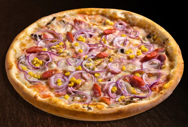 Rustic pizza with sausage, corn and onion - isolated — Stock Photo, Image