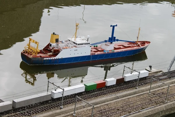 Thumbnail ship and rail in the park Madurodam. Netherlands, Den — Stock Photo, Image