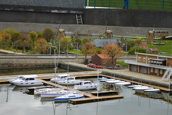 Miniature Yacht Club в Мадуродаме. Гаага, Нидерланды — стоковое фото