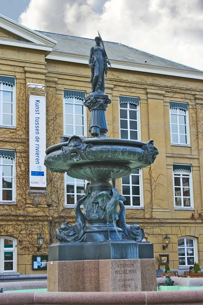 De fontein op het marktplein in gorinchem. Nederland — Stockfoto