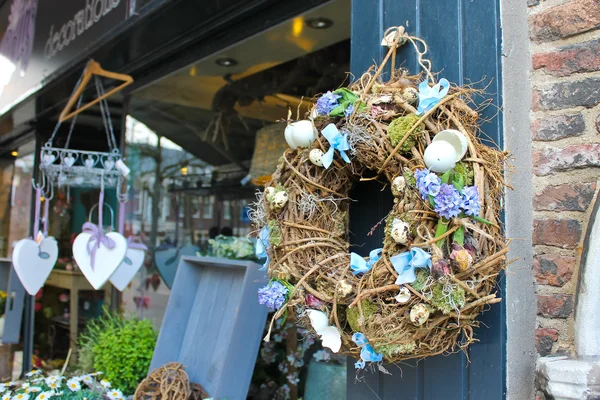 Selling holiday ornaments in the flower shop in Gorinchem. Nethe — Stock Photo, Image