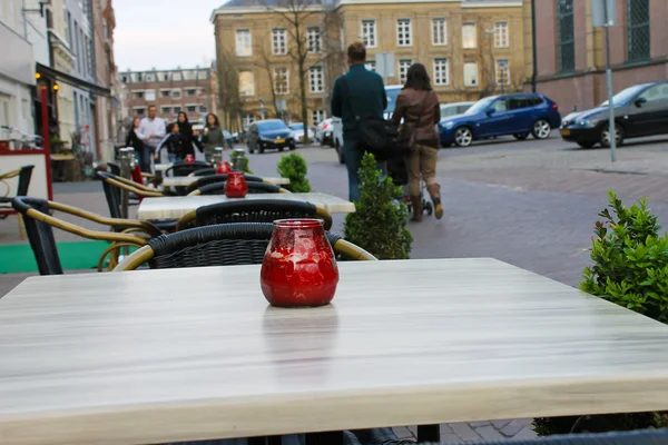 Tische Abendcafé in gorinchem. Niederlande — Stockfoto