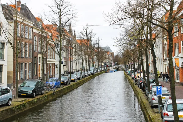 Kanal in delft, holland — Stockfoto