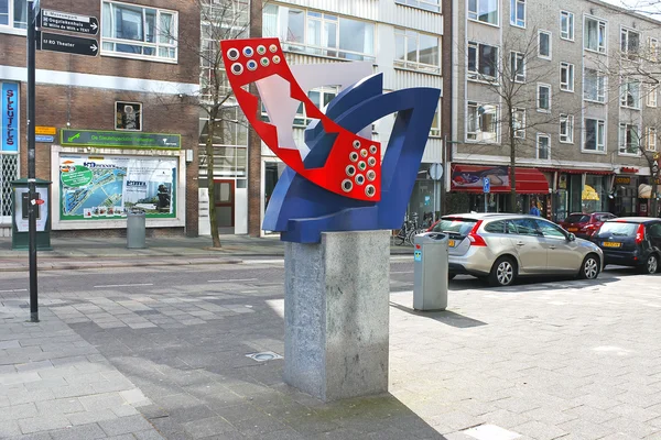 Rotterdam, Holandia? 01 kwietnia: Abstrakcyjne rzeźby na s — Zdjęcie stockowe