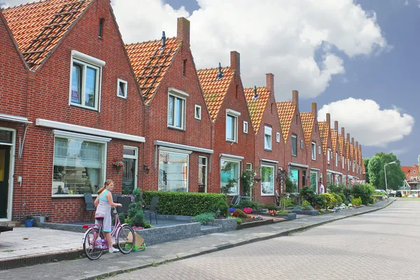 Az udvaron egy tipikus holland ház. Hollandia — Stock Fotó