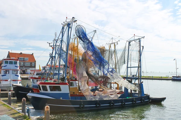 Fishing ships in the port of Volendam. Netherlands — Stock Photo, Image