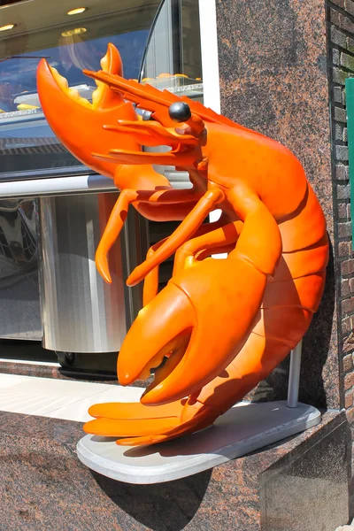 A stuffed lobster near a fish shop in Volendam. Netherlands — Stock Photo, Image