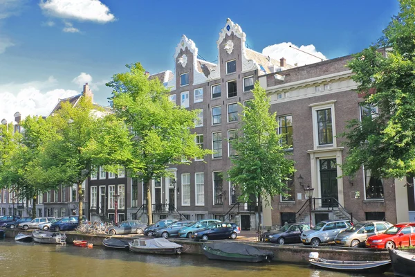 Amsterdam za jasného letního dne. Nizozemsko — Stock fotografie