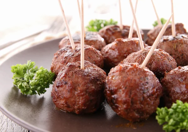 Grilled meatballs and parsley — Stock Photo, Image