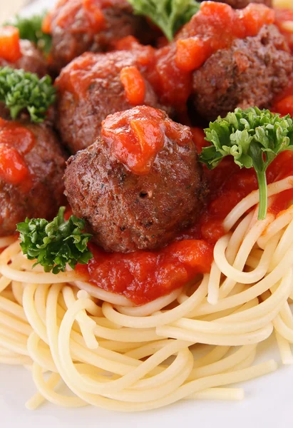 Špagety, rajčatové omáčky a maso koule — Stock fotografie