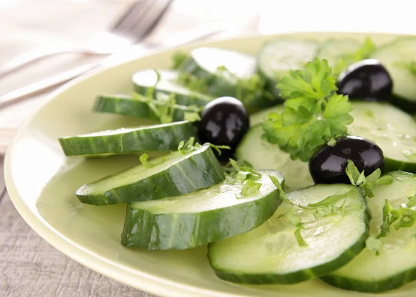 Verse komkommer salade — Stockfoto